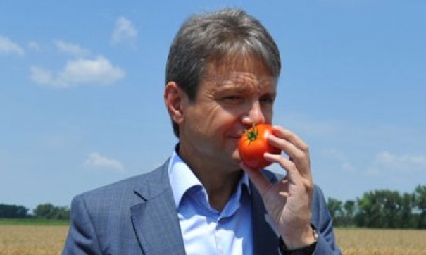 Александр Ткачев принял участие в открытии завода томатной пасты 