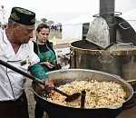 Астраханцев бесплатно накормят пловом
